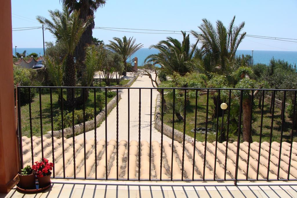 La Villa Rosa Al Mare بوزالو الغرفة الصورة