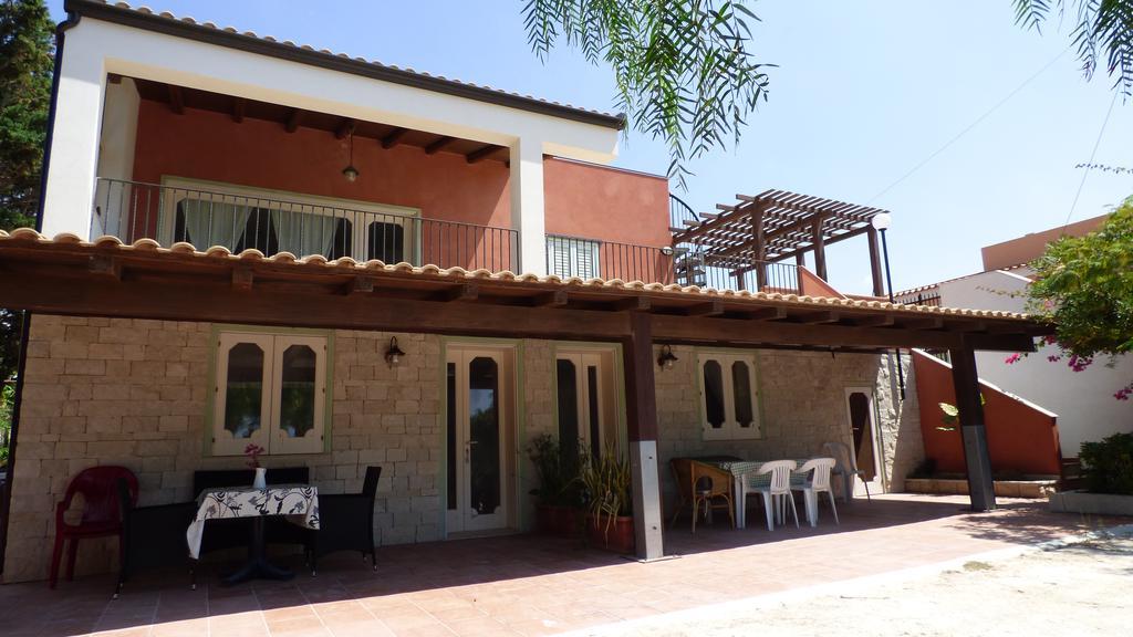 La Villa Rosa Al Mare بوزالو المظهر الخارجي الصورة